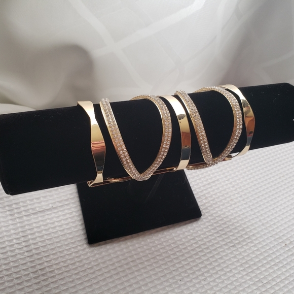 Studded cuff bracelet - Picture 3 of 4